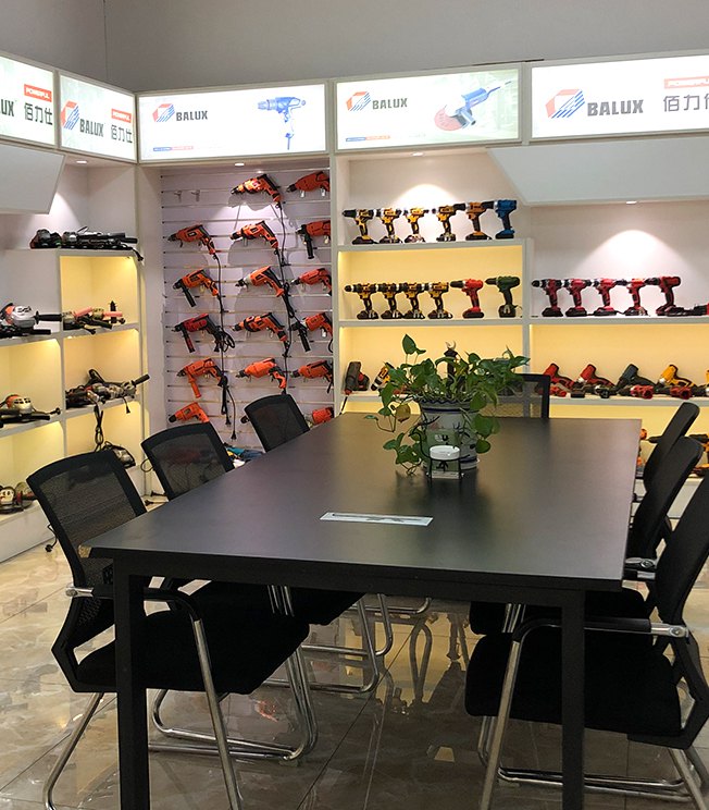 BALUX showroom with drills and grinders on display